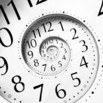 Скільки годин на рік