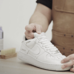 Як позбутися запаху в кросівках