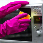 Як очистити мікрохвильову піч