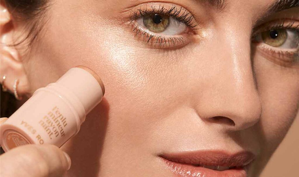 Техніки контурингу з хайлайтером для різних форм обличчя