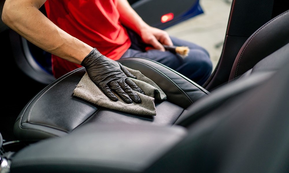 Химчистка салона: почему она важнее обычной уборки