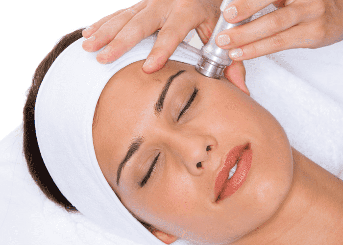 Больно ли делать лазерную шлифовку лица?