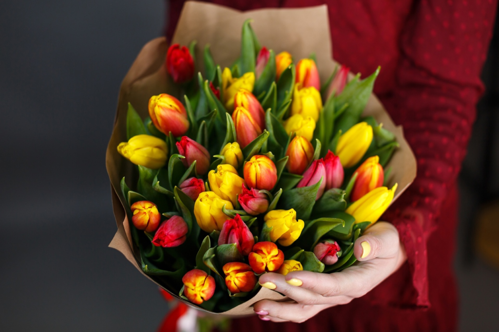 Символика цветов в букете тюльпанов: что означает каждый оттенок