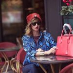 Красная сумка в офисе: можно ли носить яркий аксессуар на работу?