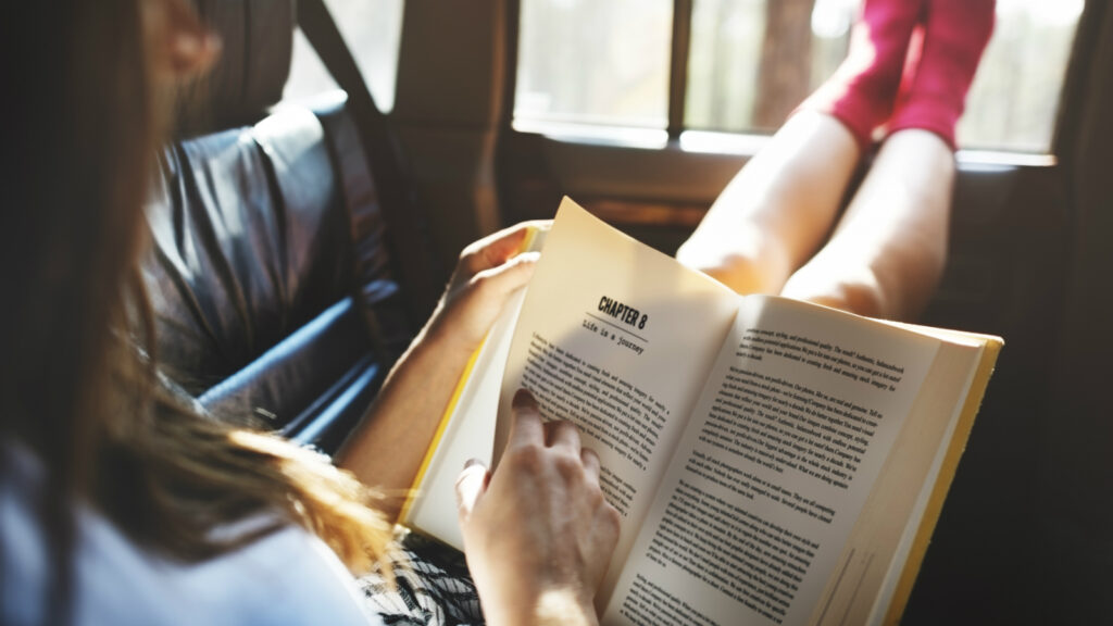 Книги для подорожей: що взяти з собою в дорогу