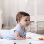 Первые полгода: что должен уметь ребенок в шесть месяцев