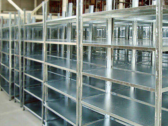 Значение стеллажей для организации пространства