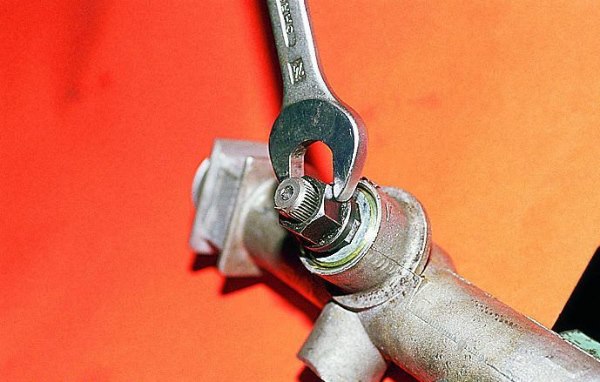 Почему важно не откладывать регулировку рулевой рейки автомобиля