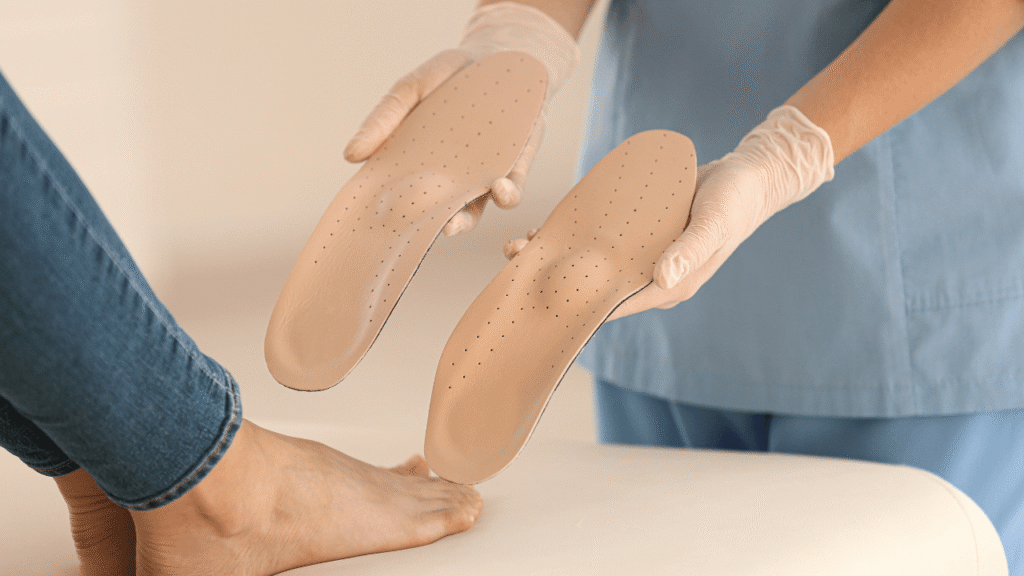 Почему устают ноги: как ортопедические стельки помогают при работе стоя